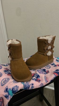 Ugg boots Size 9 in kids.