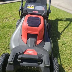 MILWUAKEE M18 FUEL BRUHLESS SELF PROPELLED LANW MOWER LIKE NEW 