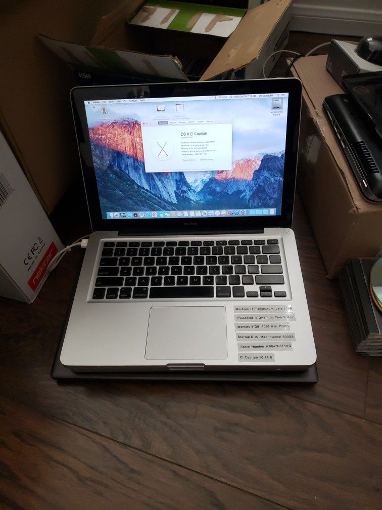 2008 (Late) MacBook Laptop Computer