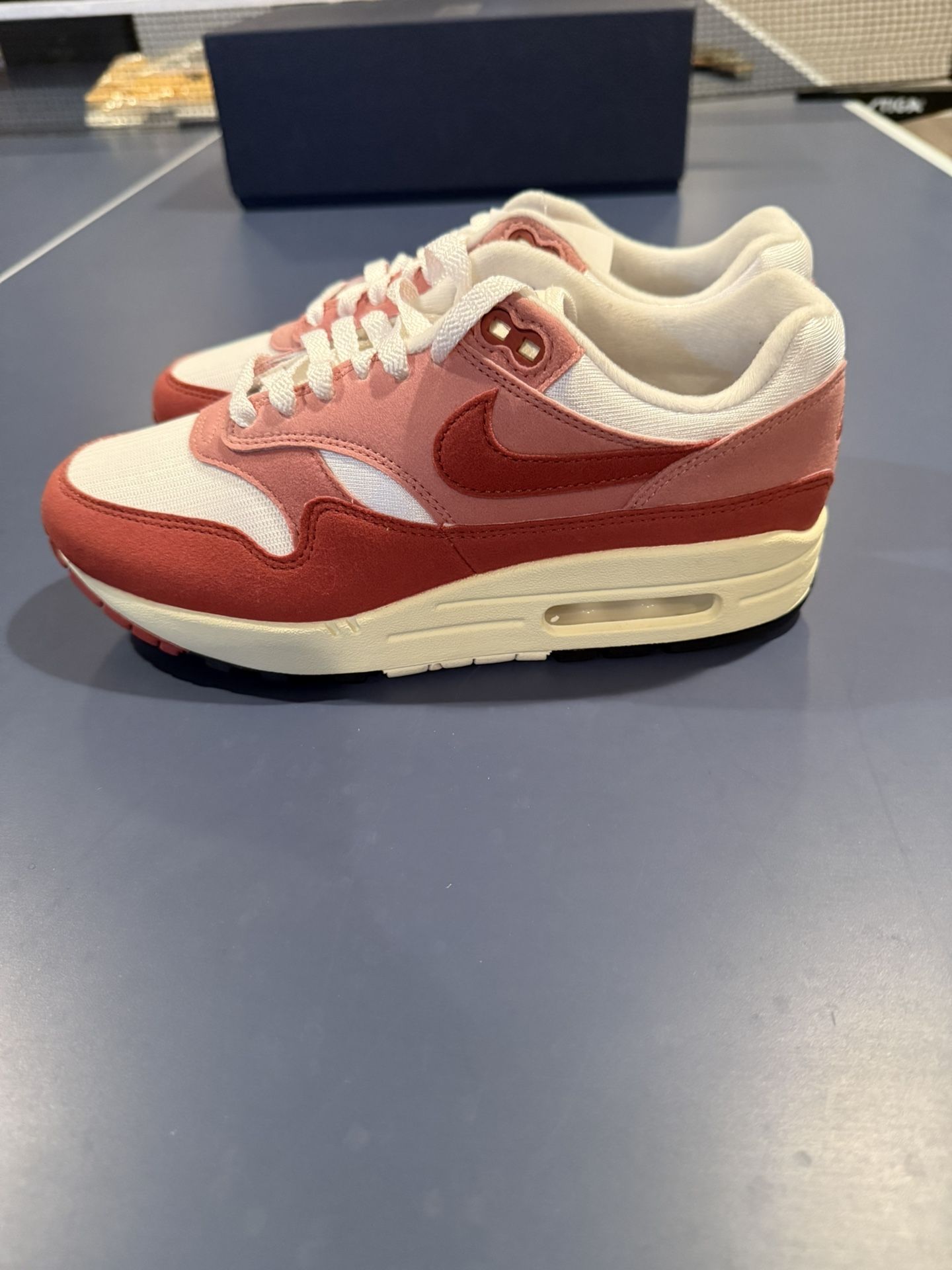 Air Max 1 Women’s Size 7.5 “Stardust” Deadstock
