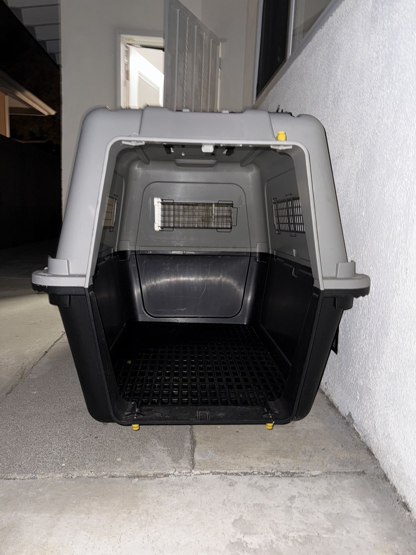 Airport approved Pet Crate