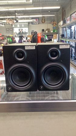 Makie studio monitors