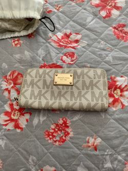 Michael kors wallet