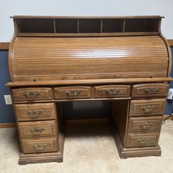 Q Roll Top Desk In Great Condition