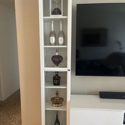 White Display With Lights /shelf With Glass Door