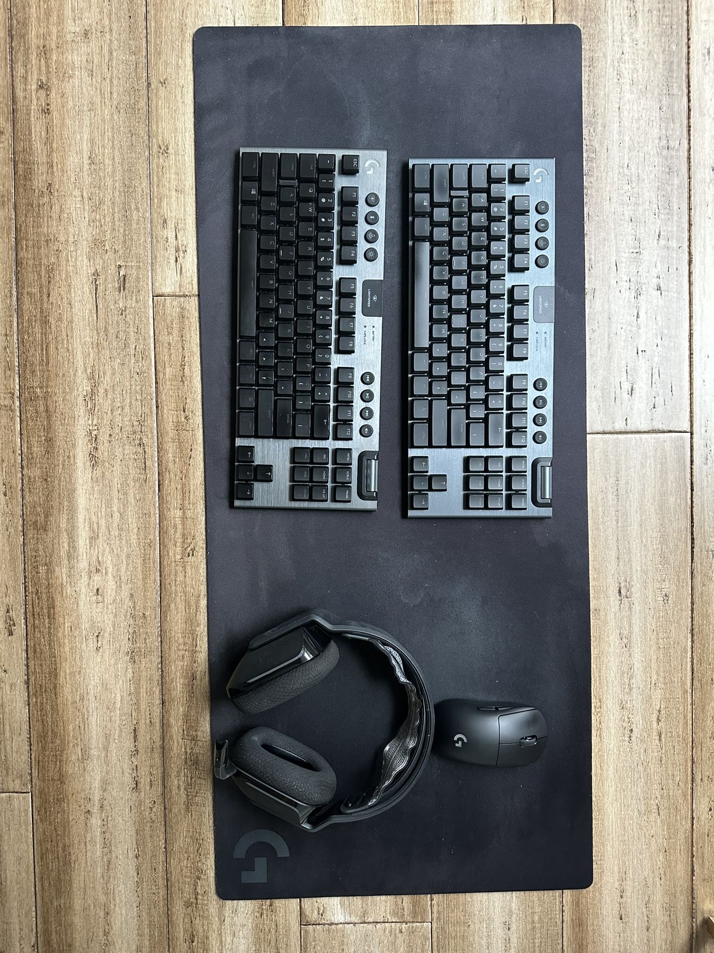 Logitech gaming set, 1x mouse, 1x headphones, 1x mouse pad, 2x keyboard
