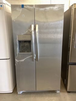 Frigidaire 36 in. 26 cu.ft. Standard Depth Side by Side Refrigerator w Ice Maker New Scratch and Dent