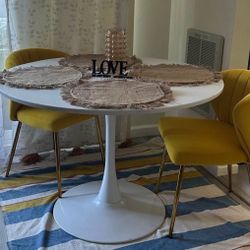 Dinning Table With 2 Chairs