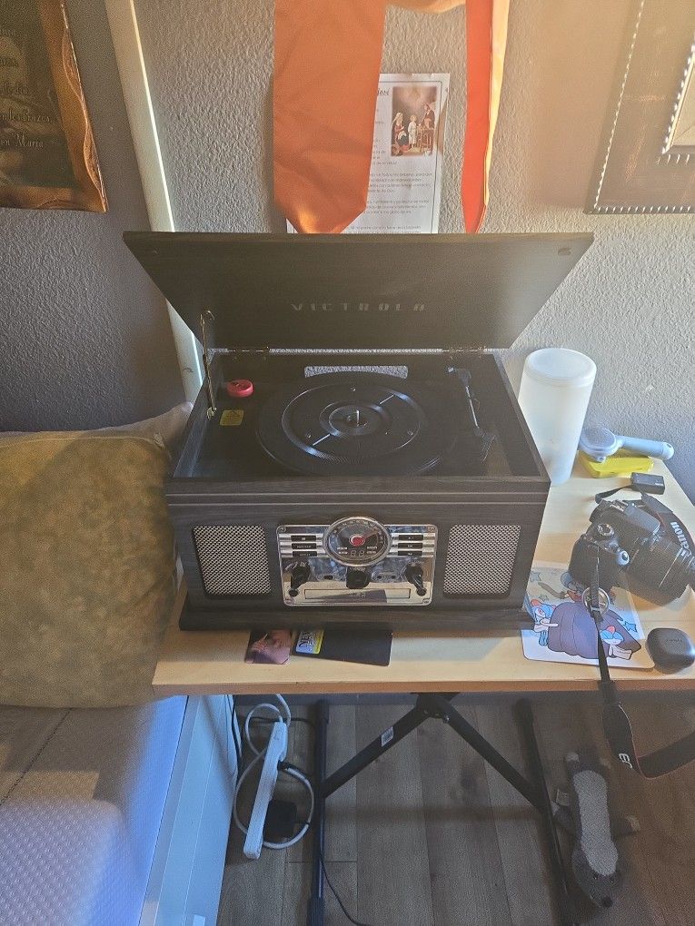 Victrola - Bluetooth Stereo Audio System TURNTABLE 102017