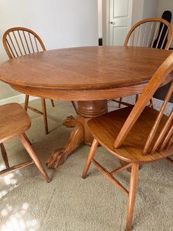 Round Oak Pedestal Dining Table with 5 Chairs