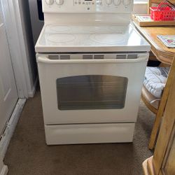 GE White Glass Stove 