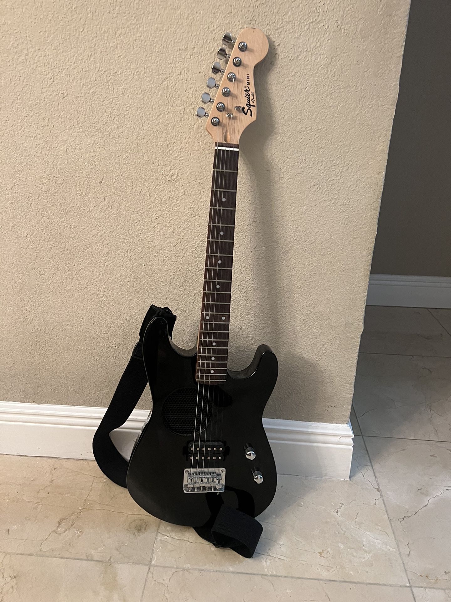 Fender Squier Mini PR 755 6 String Electric Guitar IC 0(contact info removed)1