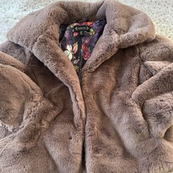 woman’s coat 
