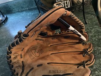 Rawlings player preferred adult 13” baseball/softball glove model RBG13SC, comes with 2 softballs