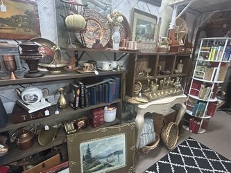 Vintage Decor, Furniture & Collectibles