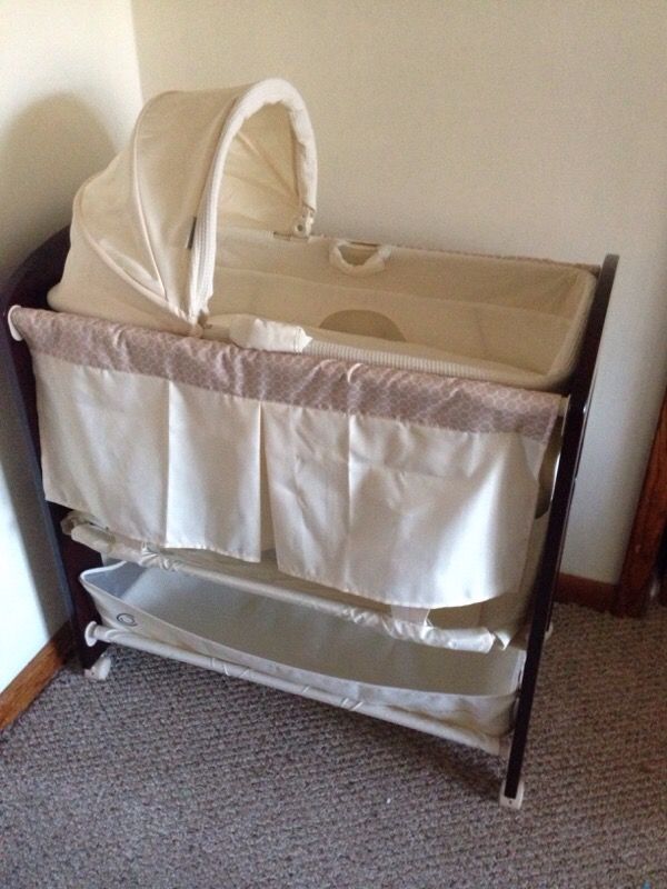 baby bassinet contours classique. like new