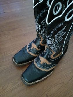 Boots 9 1/2. 9. 101/2