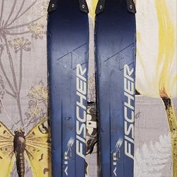 Fischer Sceneo Air 2 LX Women's skis with Salomon bindings. 150cm length. 