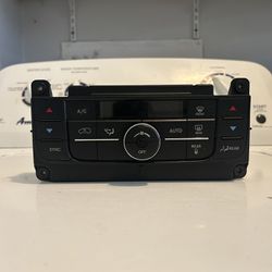 2011-2016 CHRYSLER TOWN & COUNTRY CLIMATE CONTROL MODULE OEM P/N:P(contact info removed)6AF Used