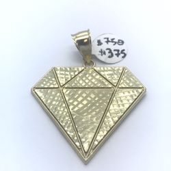 Gold Pendant Diamond Style 10K 
