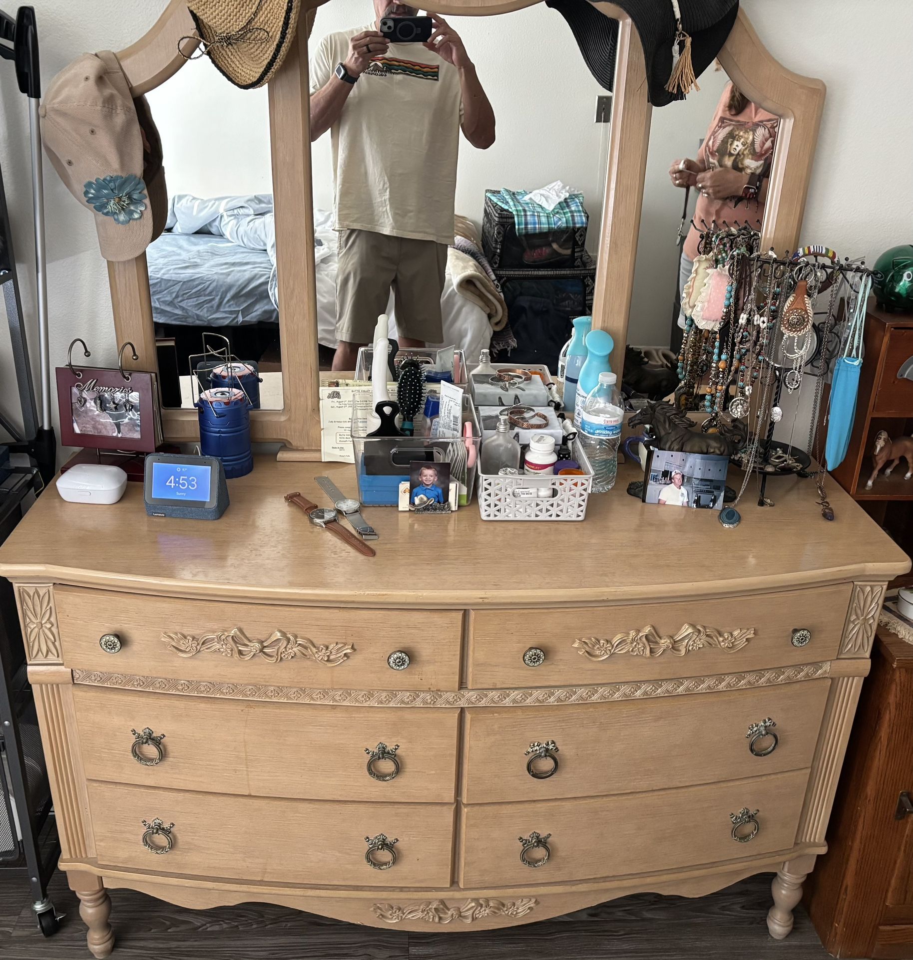Beautiful 6 drawer dresser