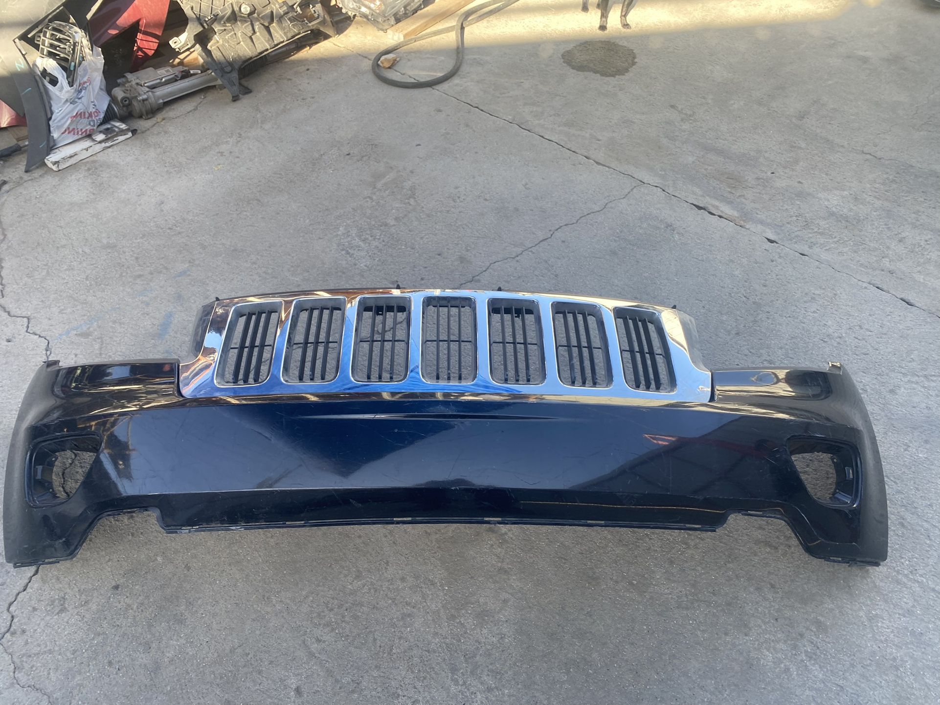 2011-2012 Jeep Gran Cherokee Front Bumper