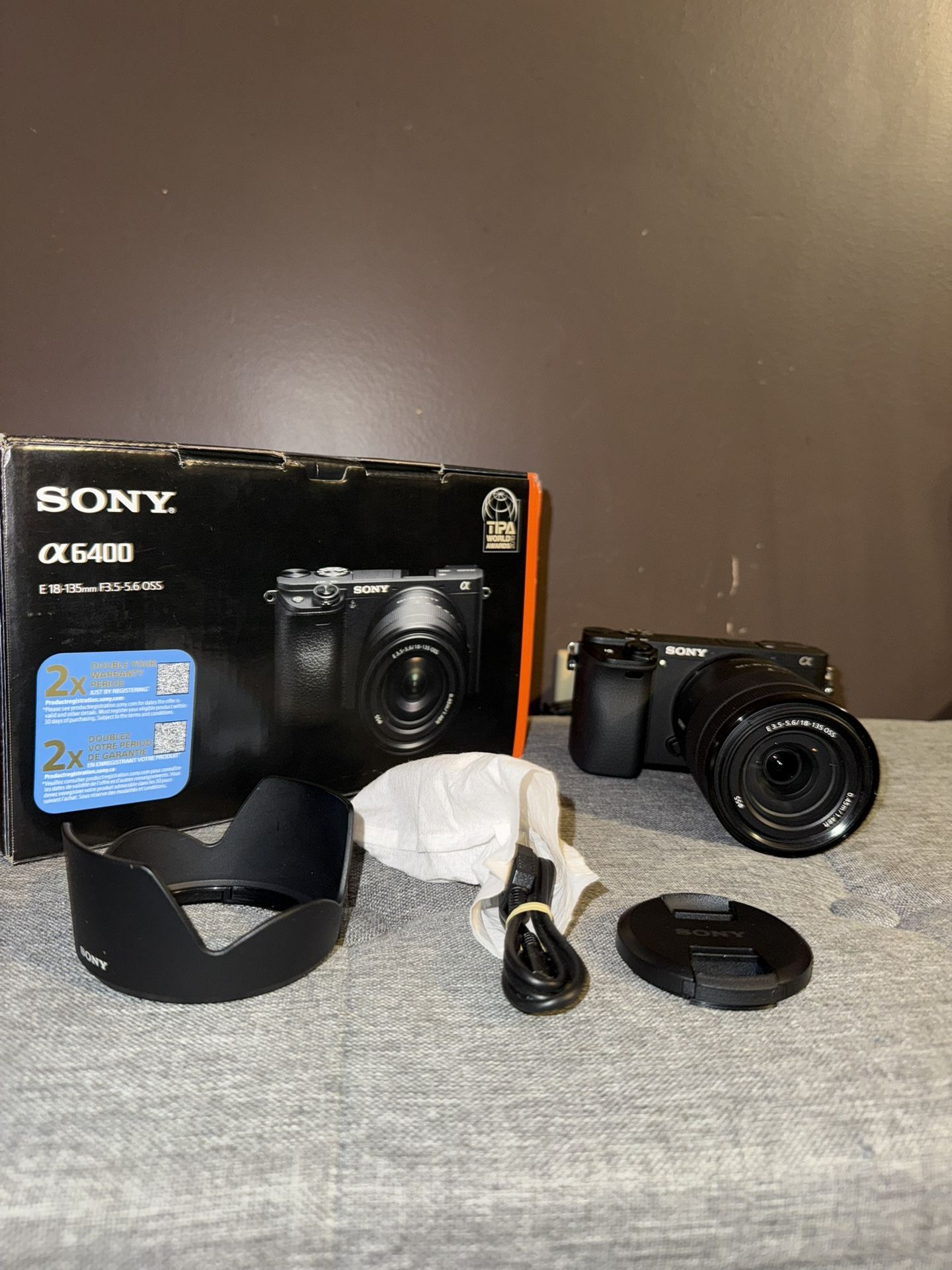 Sony a6400 w/ 18-135mm lens New