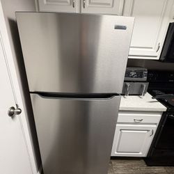 Frigidaire Refrigerator 