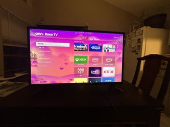 32” Onn Roku Tv & Entertainment Center