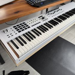 Arturia KeyLab 88 mk3 88-key Weighted Hammer-action Keyboard Controller - White