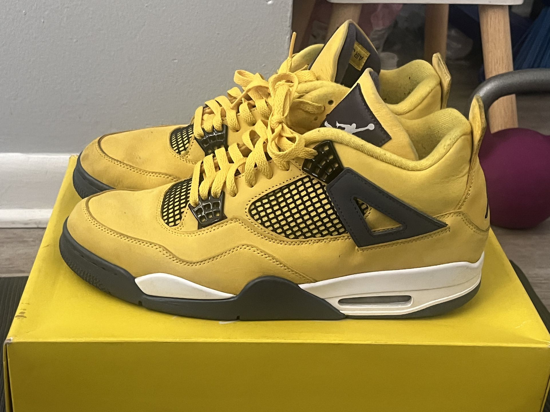 Air Jordan 4 “lightning”