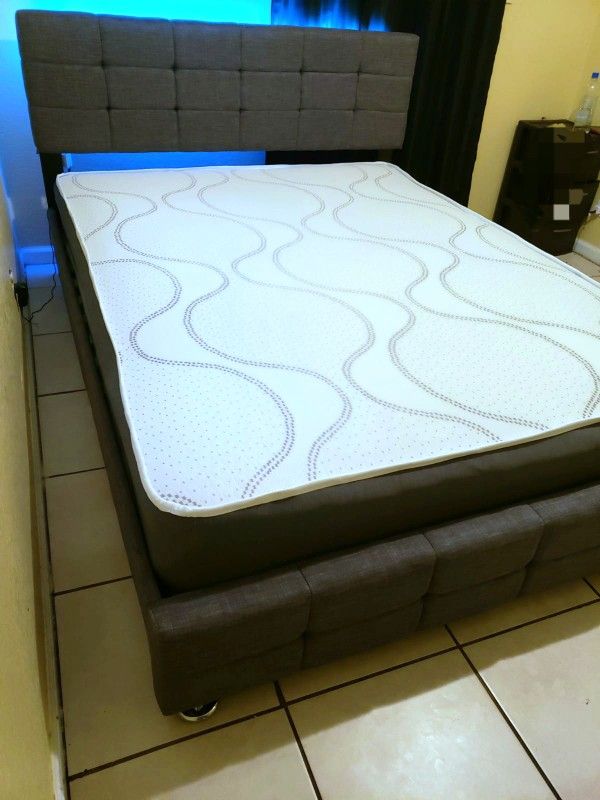 NEW QUEEN SIZE SET MATTRESS AND BOX SPRING 2PCS