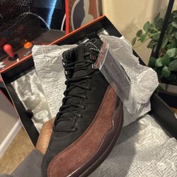 Jordan 12’s / Black & Burgundy/ 11.5m/13W