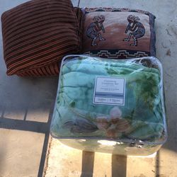 Gren Blanket 3 Feather Pillows