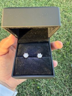 VVS1 1ct Ear Rings