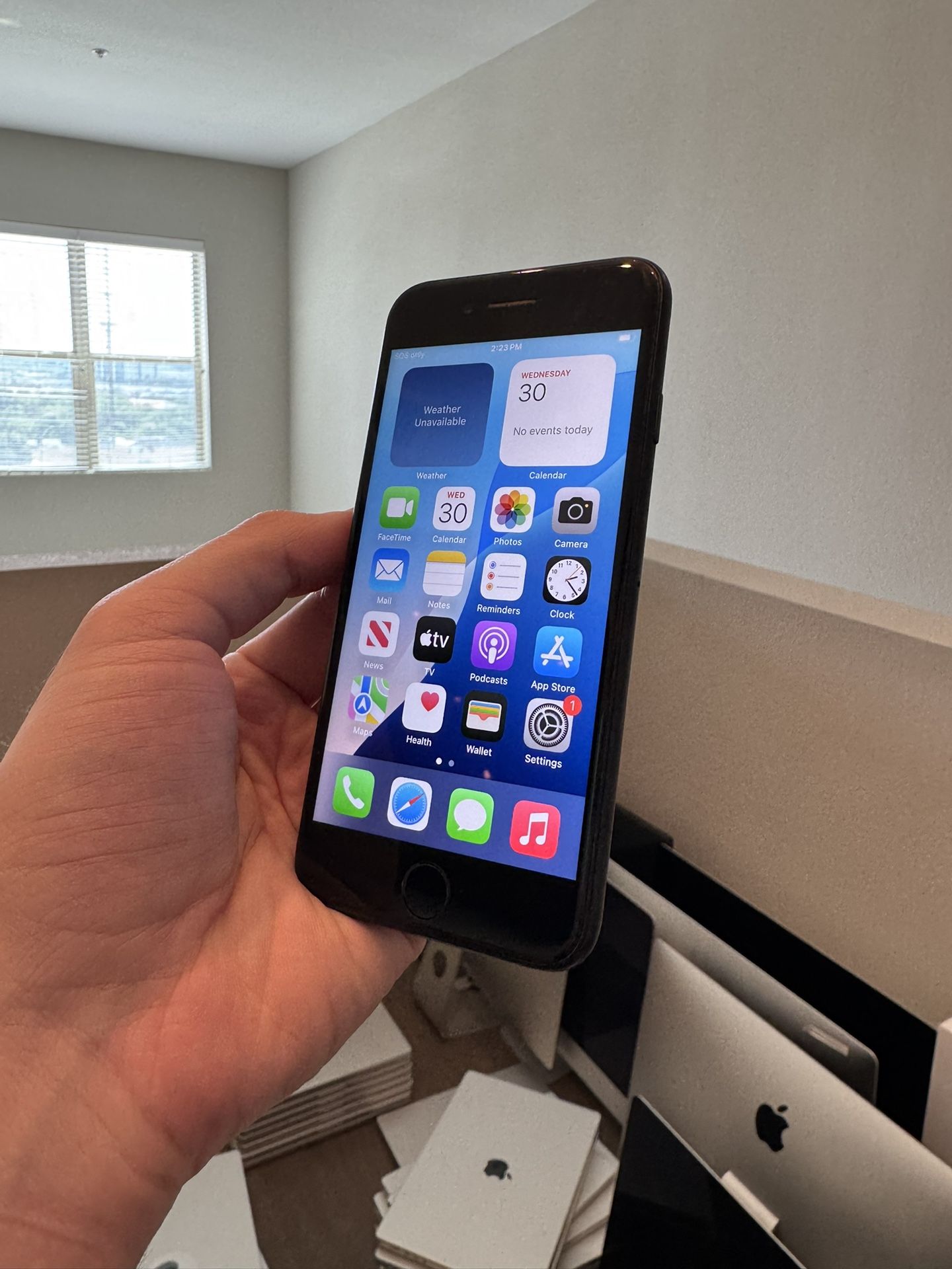 Apple iPhone SE 2nd Gen Unlocked to any carrier! Like new!
