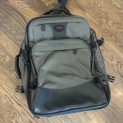 Tummy carry on/backpack