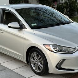 2017 Hyundai Elantra SE – Push Start / Heated Seats / Great on Gas
