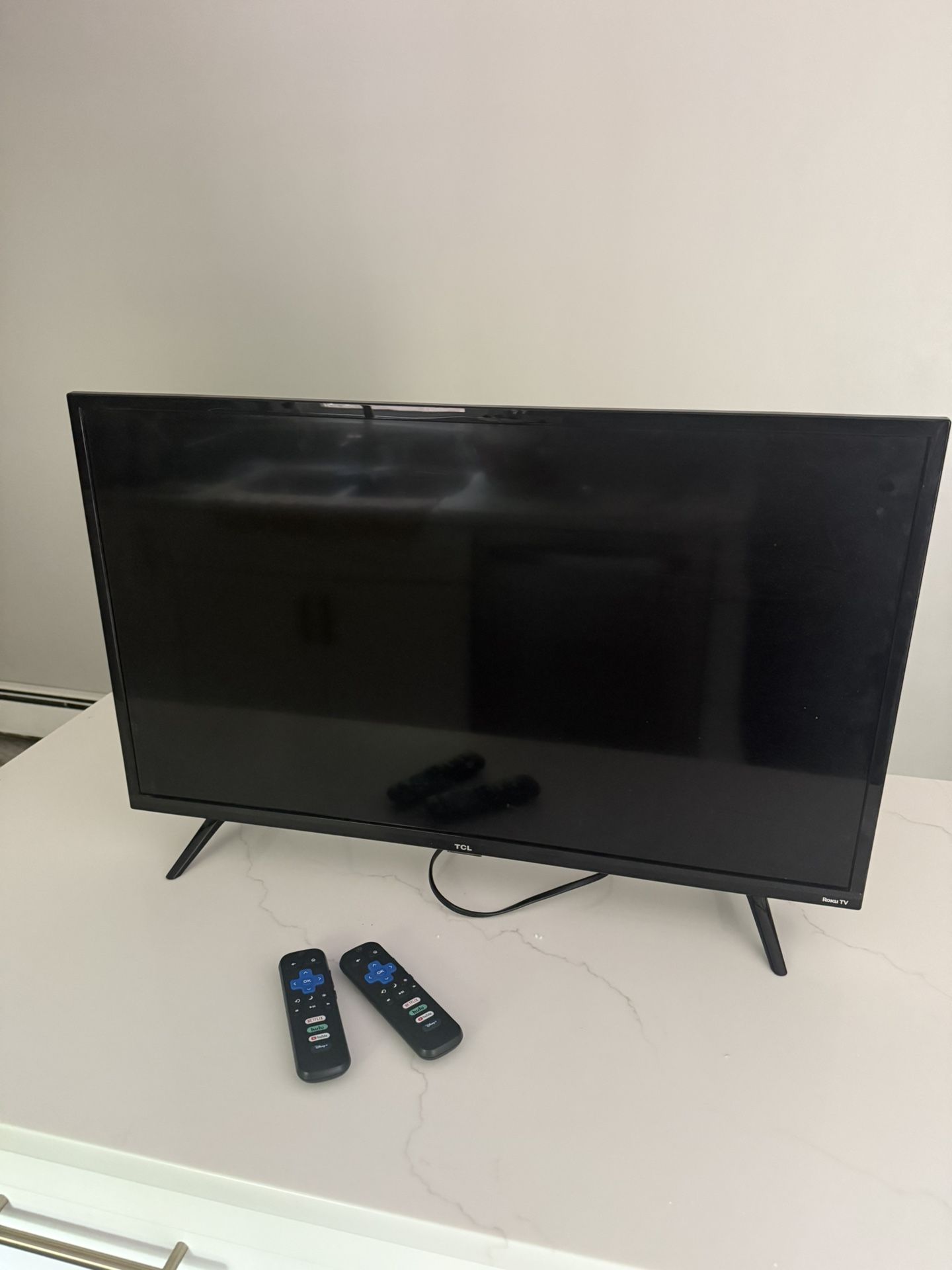 Roku SMART TV 32 inches(2 Remotes INCLUDED)