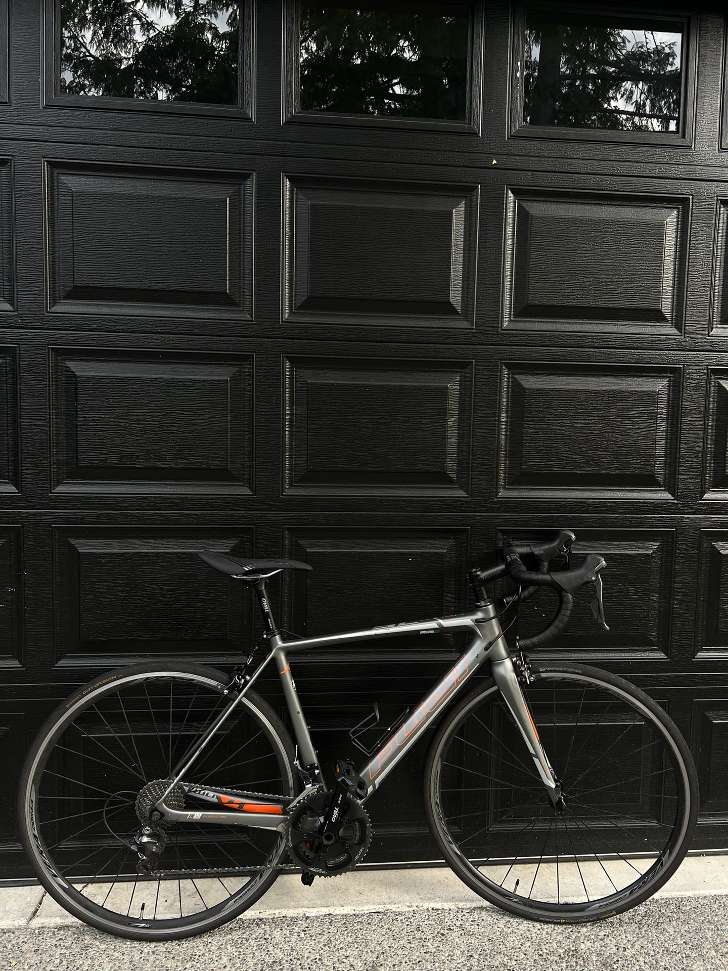 Fuji SLLE 2.4 Full Carbon Road Bike