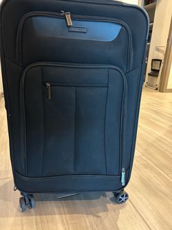 Brookstone Rolling Suitcase – Excellent Condition