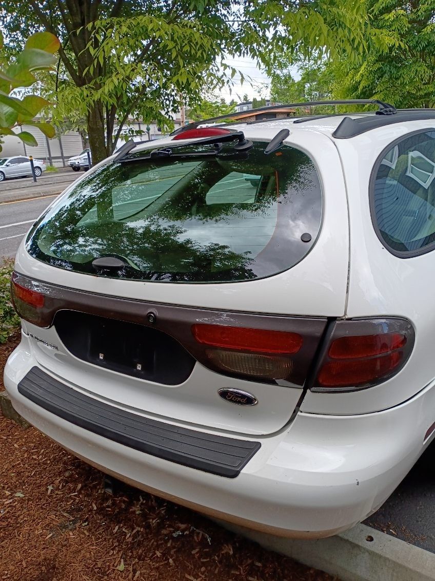 2004 Taurus Wagon 8 Seater