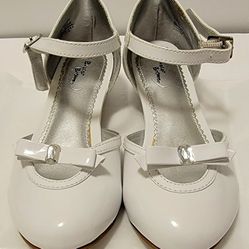 Buster Brown white patent leather girls dress shoes - little kid size 12 1/2   