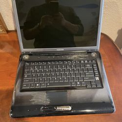 Toshiba laptop PSAOGU-O3KOOL for parts 