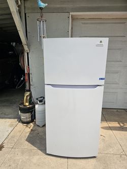 Frigidaire Refrigerator $150. Cash