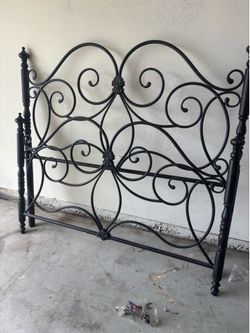 Metal bed frame