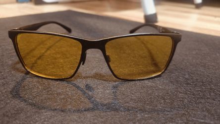 VARIOUS NEW SUNGLASSES/5 PR.