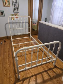 Dorel Twin Bed Frame & Box Frame