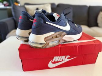 Nike Air Max  Excee Men Size 10 - Like New