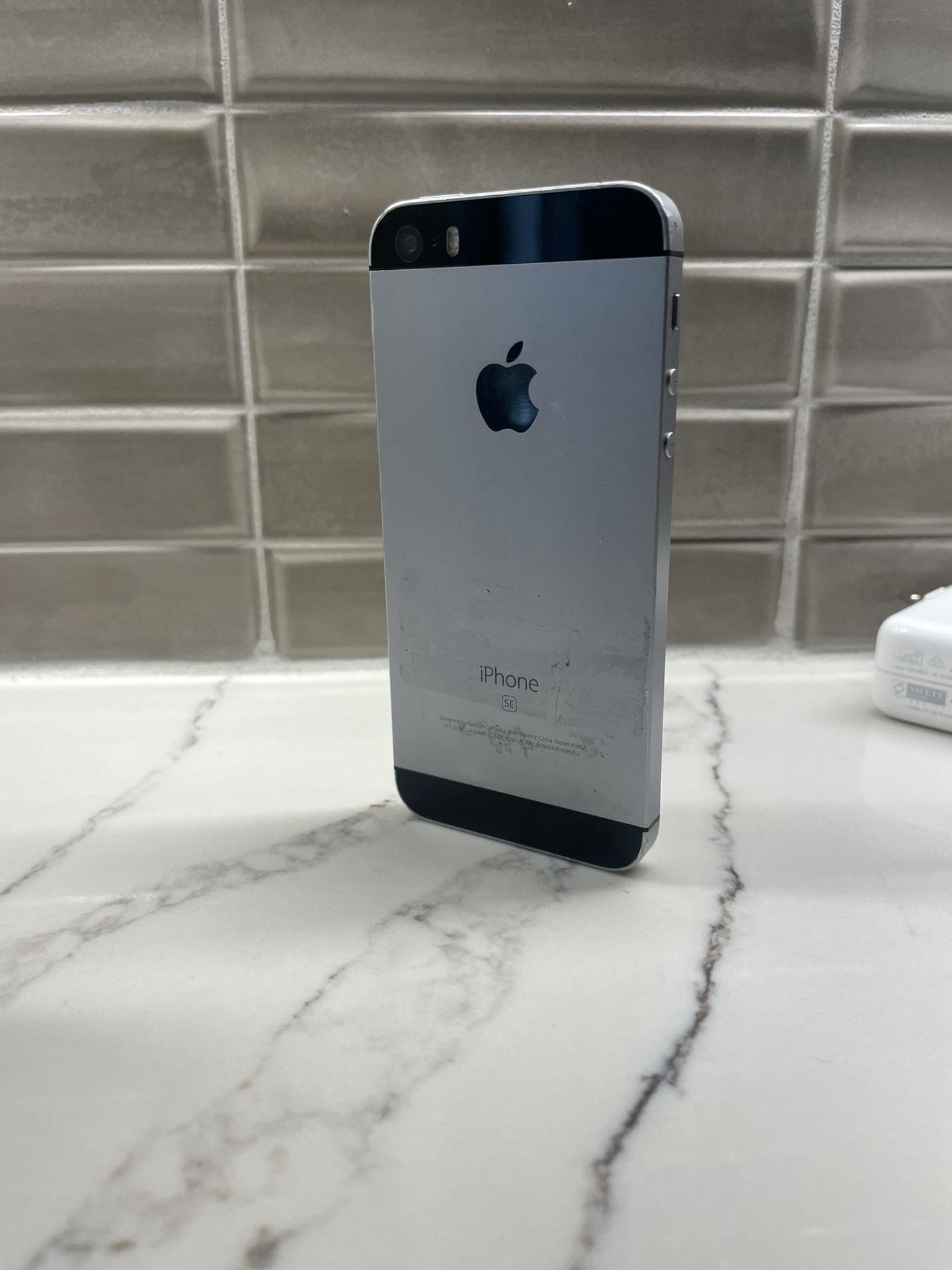 iPhone SE 1st Gen Unlocked | Liberado iOS 15